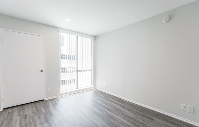 2 beds, 2 baths, 850 sqft, $2,598, Unit 102