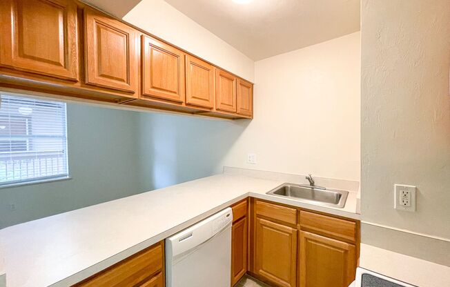 1 bed, 1 bath, $1,300, Unit Unit 208