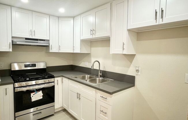 800 Glenoaks Apartments