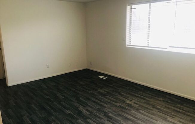 2 beds, 1 bath, 900 sqft, $1,050