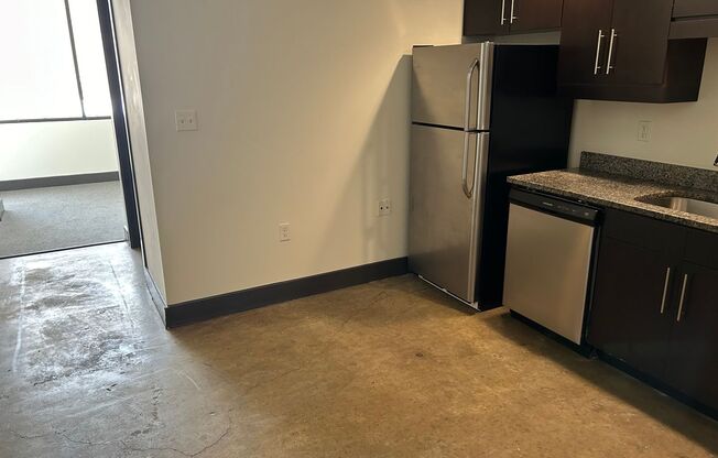 Studio, 1 bath, 409 sqft, $1,050, Unit 305