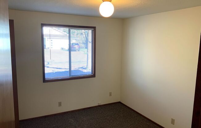 3 beds, 2 baths, $1,795, Unit 2302 Ironwood St