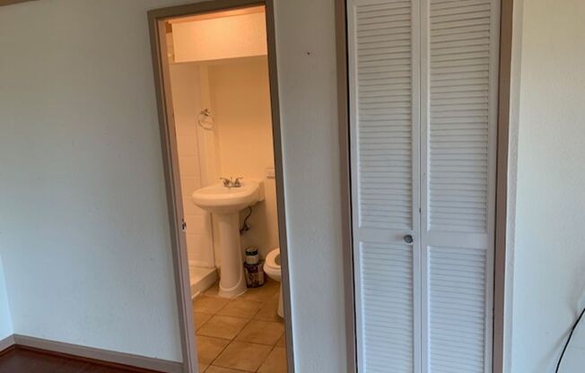 Studio, 1 bath, $1,300