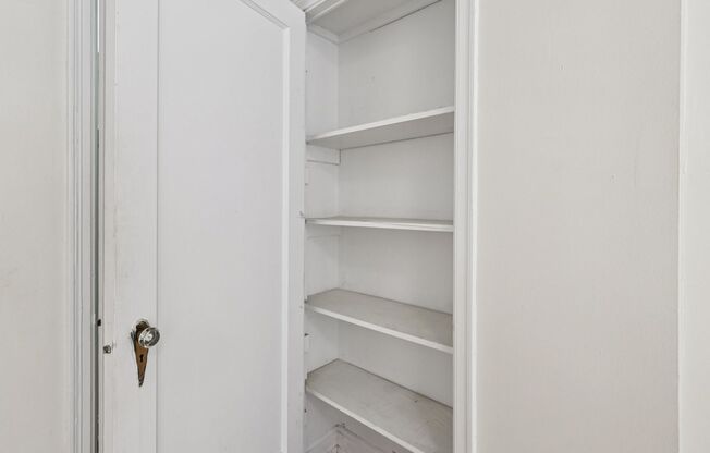 2 beds, 1 bath, 975 sqft, $1,900, Unit Royal York 102