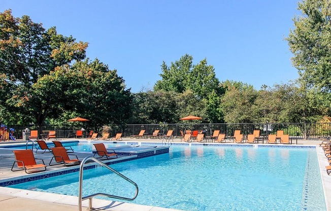 swimming pool at Woodhollow Apartments