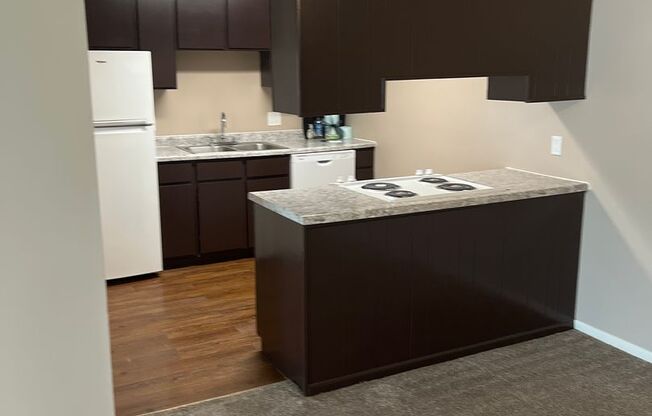 2 beds, 1 bath, 948 sqft, $1,179, Unit 032
