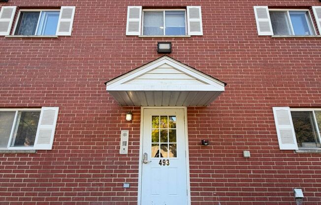 493 Leslie Ct #102
