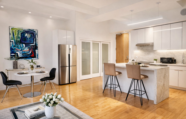 Studio, 1 bath, 434 sqft, $2,450, Unit 700