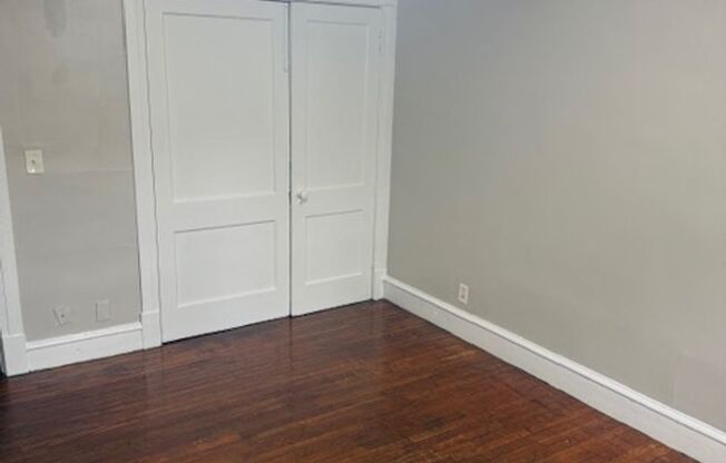 Studio, 1 bath, $1,100, Unit 16 Mattoon St Unit 6