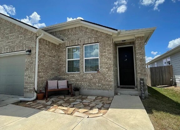 128 LACEY OAK LOOP