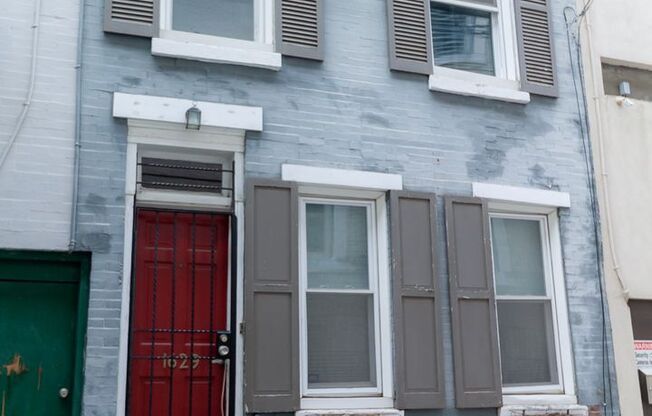 Charming 2 Bedroom 1 bath Row near Rittenhouse Square $1850/ mo + utilities