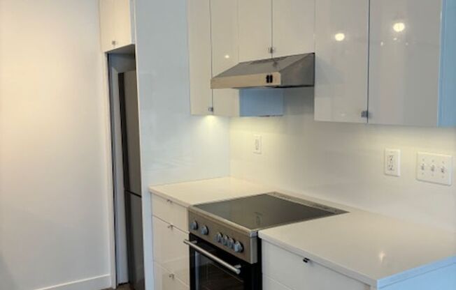 2 beds, 1 bath, $2,599, Unit 302