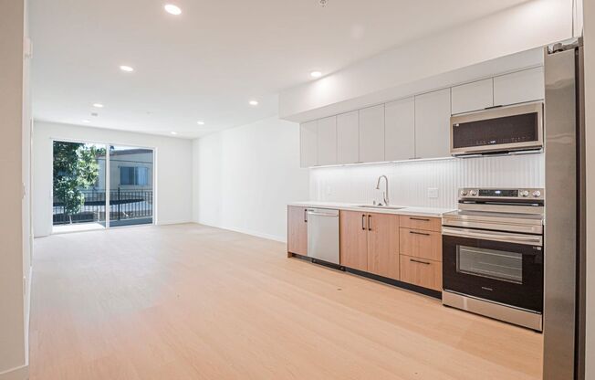 2 beds, 2 baths, 724 sqft, $3,630, Unit 204