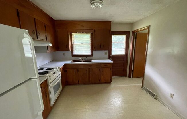 2 beds, 1 bath, $795