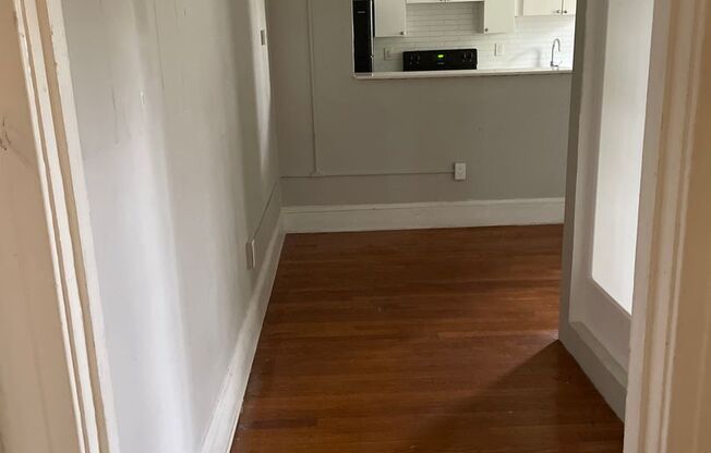 1 bed, 1 bath, 700 sqft, $1,150, Unit 303