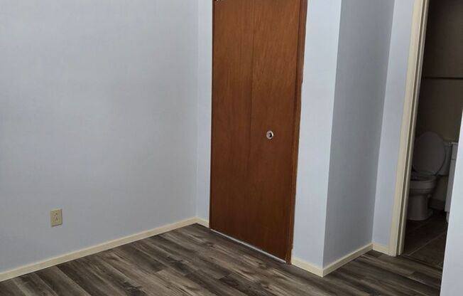 1 bed, 1 bath, 350 sqft, $955, Unit 031