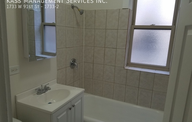 1733 W 91 ST