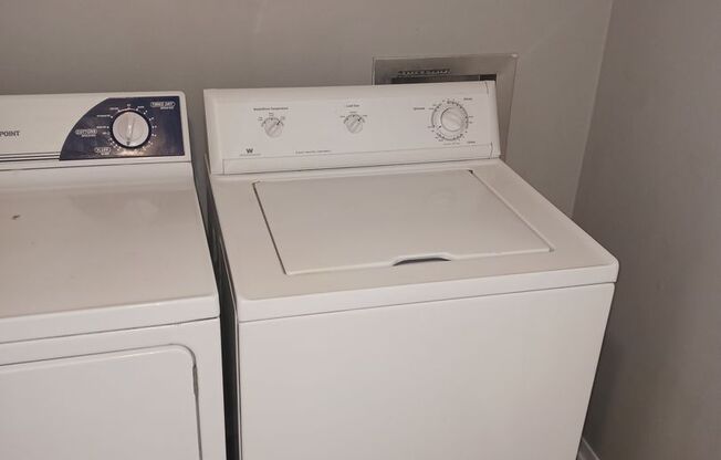 2 beds, 1 bath, 864 sqft, $920