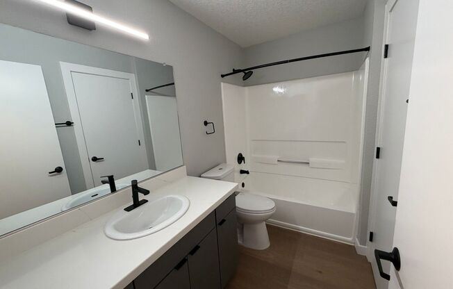 2 beds, 2 baths, 980 sqft, $2,625, Unit L207