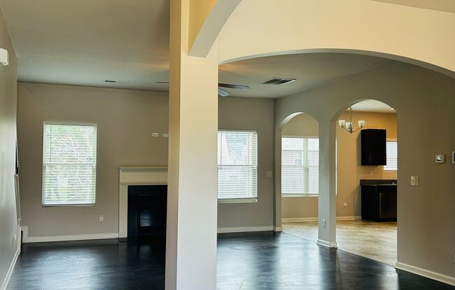 Beautiful 4 bedroom, 2.5 bathroom home In the desirable Parkway Villages Community in Union City! Must See!
