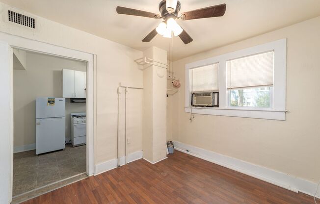 1022 NW 3rd Ave Unit D - Pet Friendly