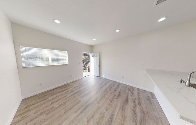 4BD/2BA, Balcony Views!!