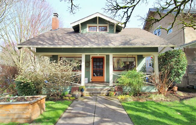 Adorable Classic 20's Bungalow in Desirable Buckman Neighborhood!