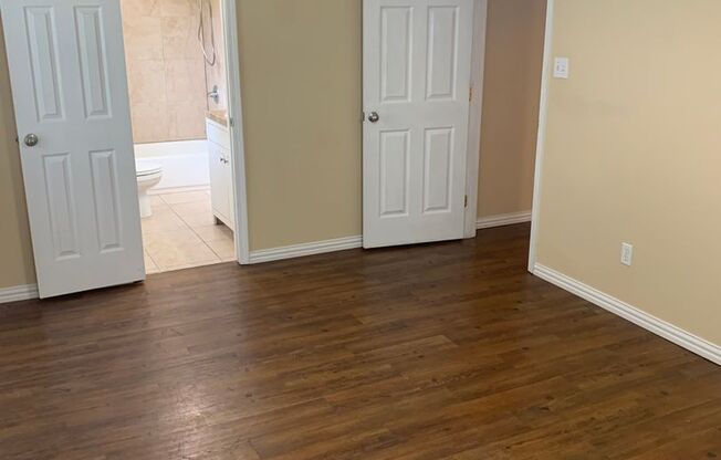 Lovely 2 beds/2 baths for rent