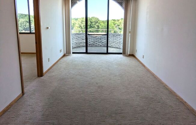 2 beds, 1 bath, 900 sqft, $1,800, Unit 302