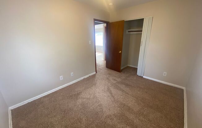 2 beds, 1 bath, $1,095