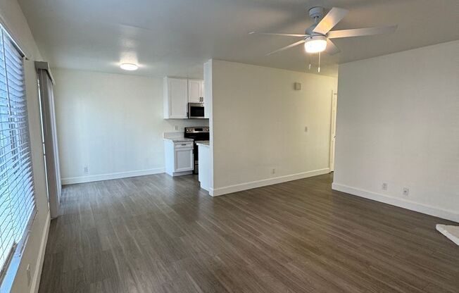 2 beds, 1.5 baths, 864 sqft, $3,495, Unit B