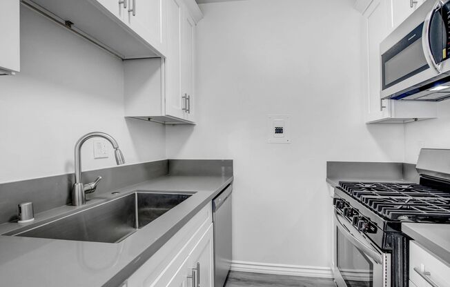 1010 Pico Blvd in Santa Monica.  Walk to the beach and Main St!
