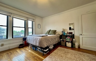 3 beds, 1 bath, 1,000 sqft, $5,500, Unit 14