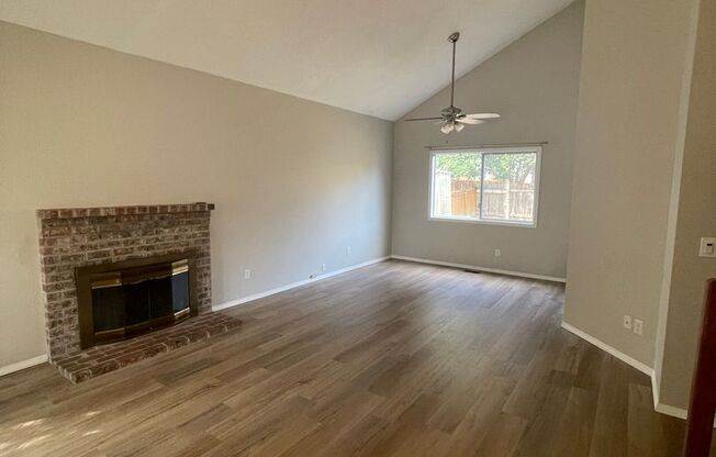 Great Bethany location 3 bedroom 2 bath
