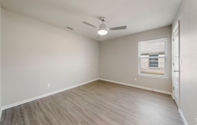 3 beds, 2 baths, 1,304 sqft, $1,829, Unit 568