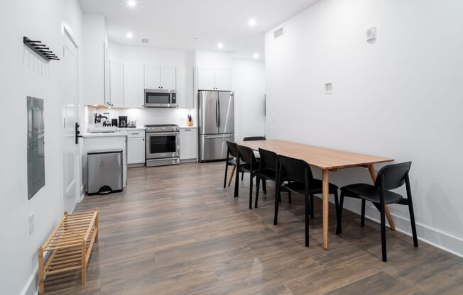 1 bed, 1 bath, 100 sqft, $1,350
