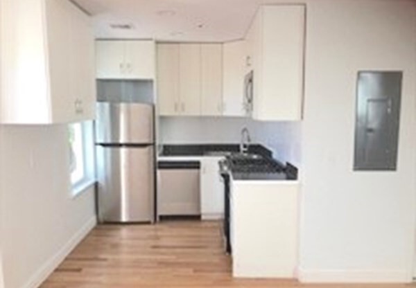 2 beds, 1 bath, 800 sqft, $2,600, Unit 2