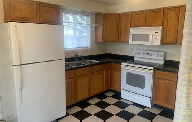 2 beds, 1 bath, $1,250