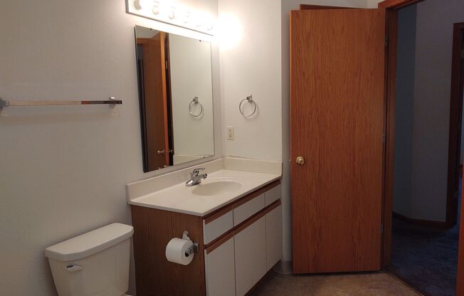 2 beds, 1 bath, $1,195, Unit # 07