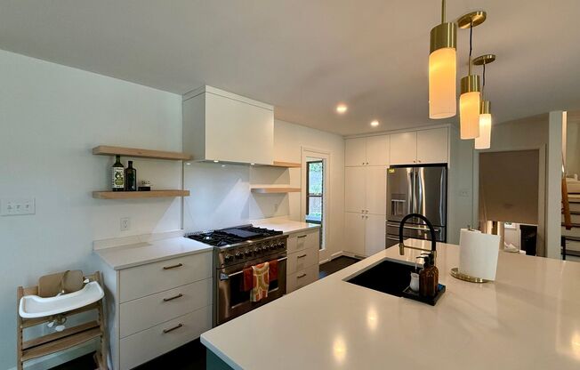 Beautiful 3-bedroom House in SouthPark!