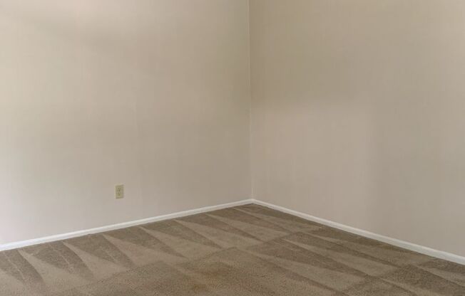 2 beds, 1 bath, 700 sqft, $880, Unit 9018