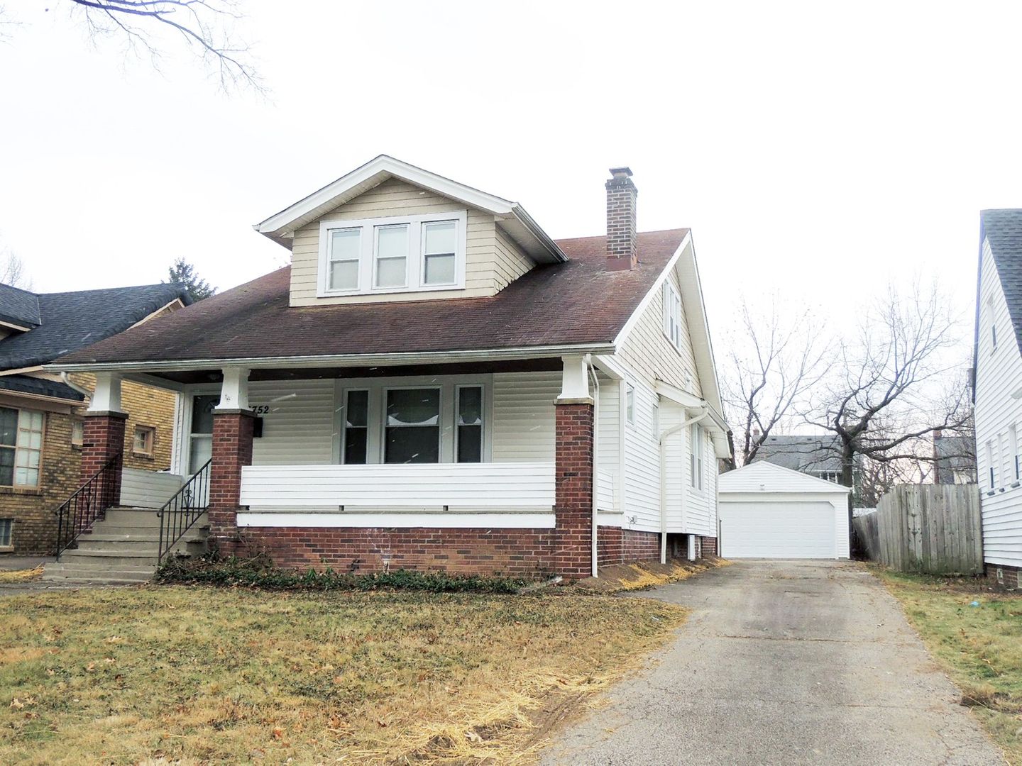 5 Bed - 2 Full Bath Cape Cod for Rent!