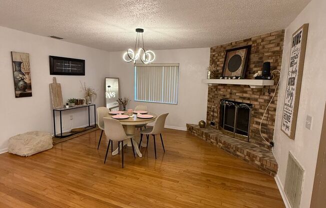 Immaculate and Newly Remodeled 4 bed 2 bath in Pine Lakes