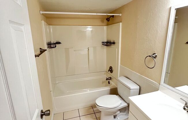 2/2 In Charming Laurel Park. Move in with a $500 Deposit!!