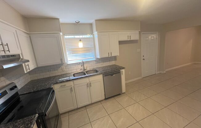 3-bedroom, 1.5-bathroom house located in Baton Rouge