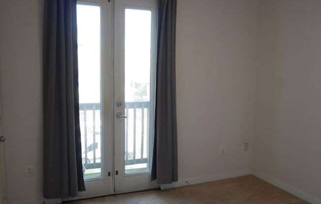 2 beds, 2 baths, $2,200, Unit Unit 307