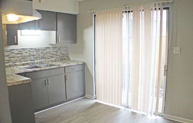 2 beds, 1 bath, 780 sqft, $875, Unit Unit 2210