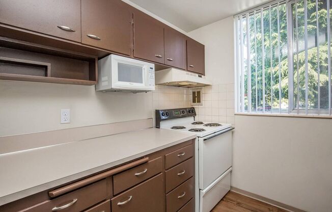 Studio, 1 bath, 424 sqft, $1,270, Unit 101