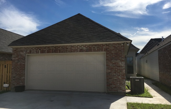 3 beds, 2 baths, $2,100