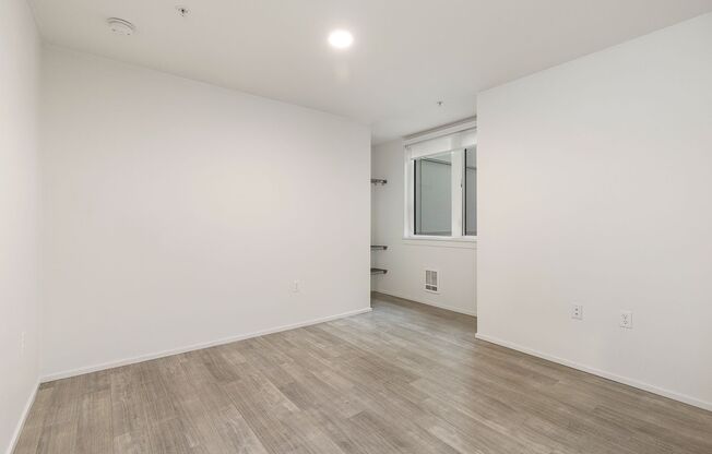 Studio, 1 bath, 280 sqft, $1,195, Unit 712